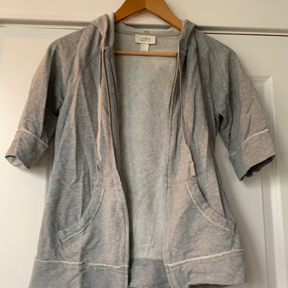 Short sleeve grey LOFT hoodie… beach perfect!